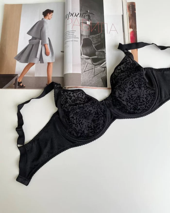 beautiful-black-classic-bra-with-velvet-spraying-without-foam-Acousma-D-cups