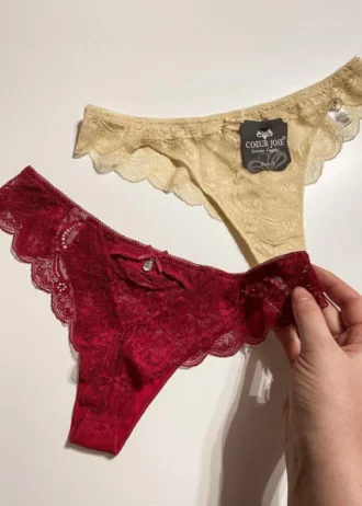 the-backside-of-red-and-beige-thongs-with-lace-incisions-and-bows-Coeur-Joie