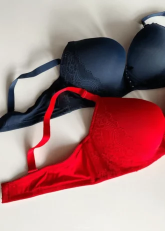 dark-blue-and-red-smooth-bras-with-lace-on-the-edge-and-push-up-for-D-cup