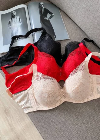 gentle-red-black-and-beige-classic-bras-with-thin-and-soft-foam-and-flower-pattern-D-cups